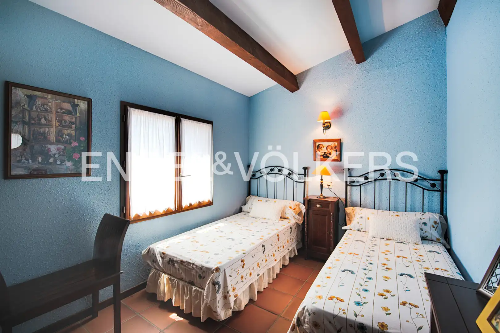 Habitación de Casa adosada en venta en Maçanet de Cabrenys con Calefacción y Jardín privado