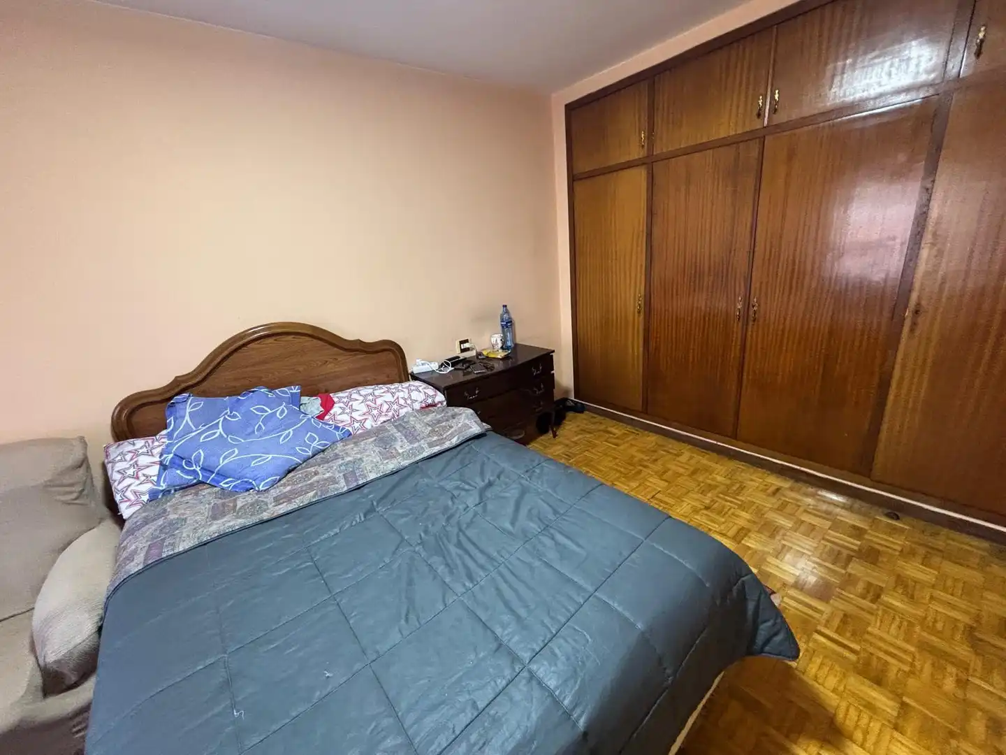 Dormitori de Pis en venda en Oviedo  amb Calefacció, Parquet i Forn
