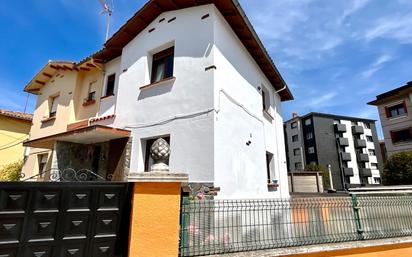 Vista exterior de Casa o xalet en venda en Gijón  amb Terrassa