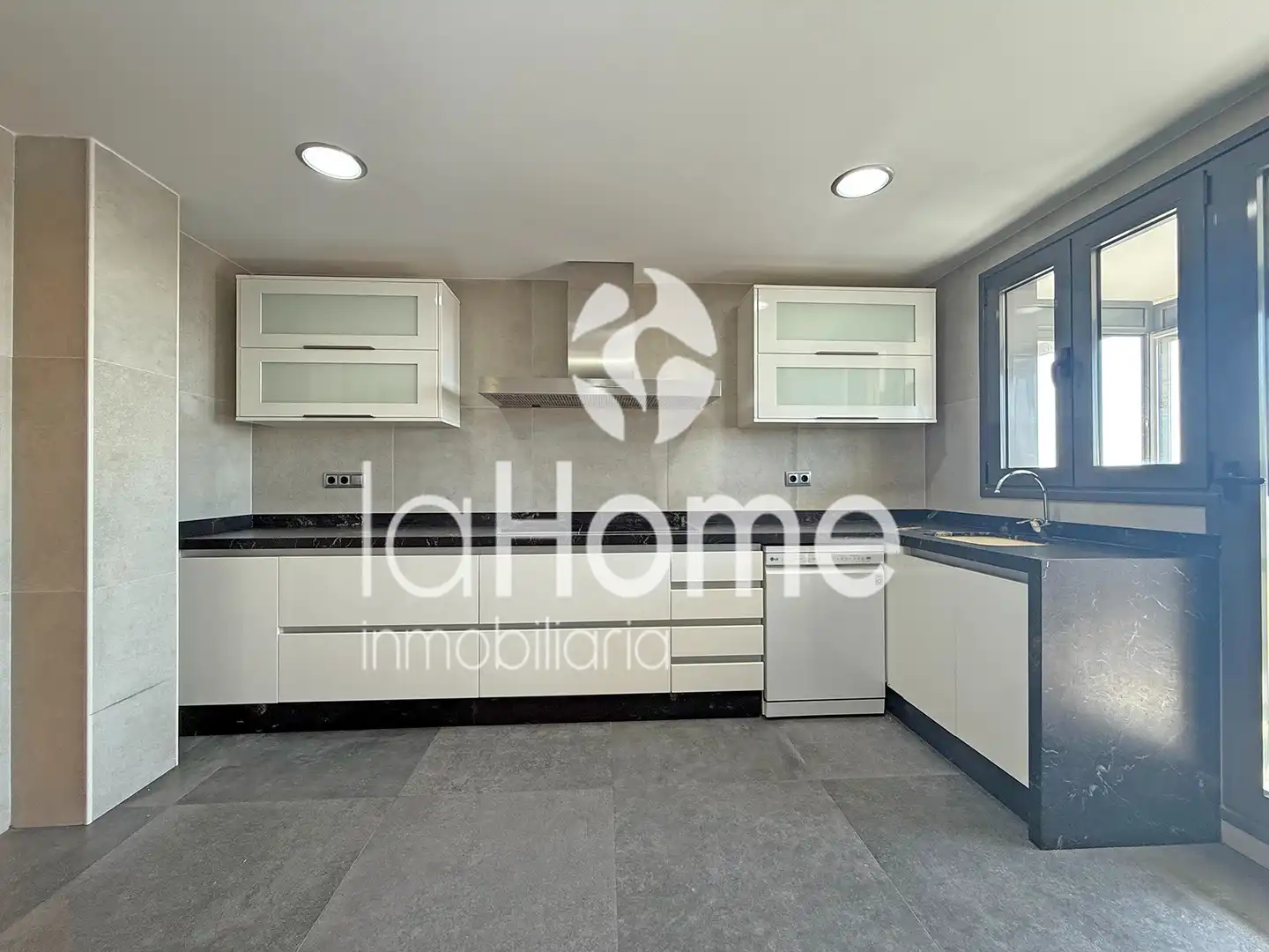 Cocina de Piso de alquiler en Valencia con Aire acondicionado, Calefacción y Terraza