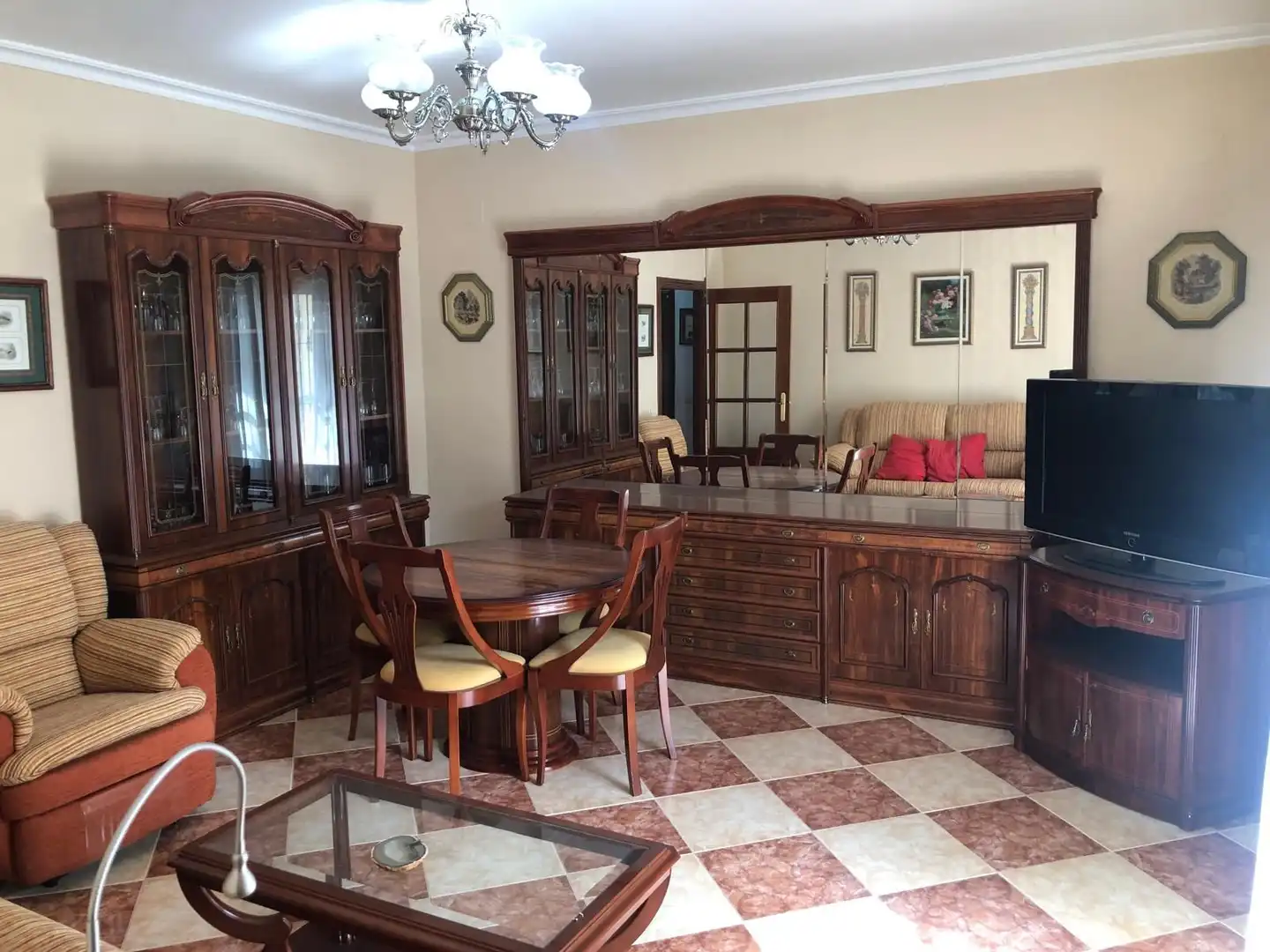 Menjador de Casa adosada en venda en Cuevas de San Marcos amb Calefacció, Terrassa i Alarma