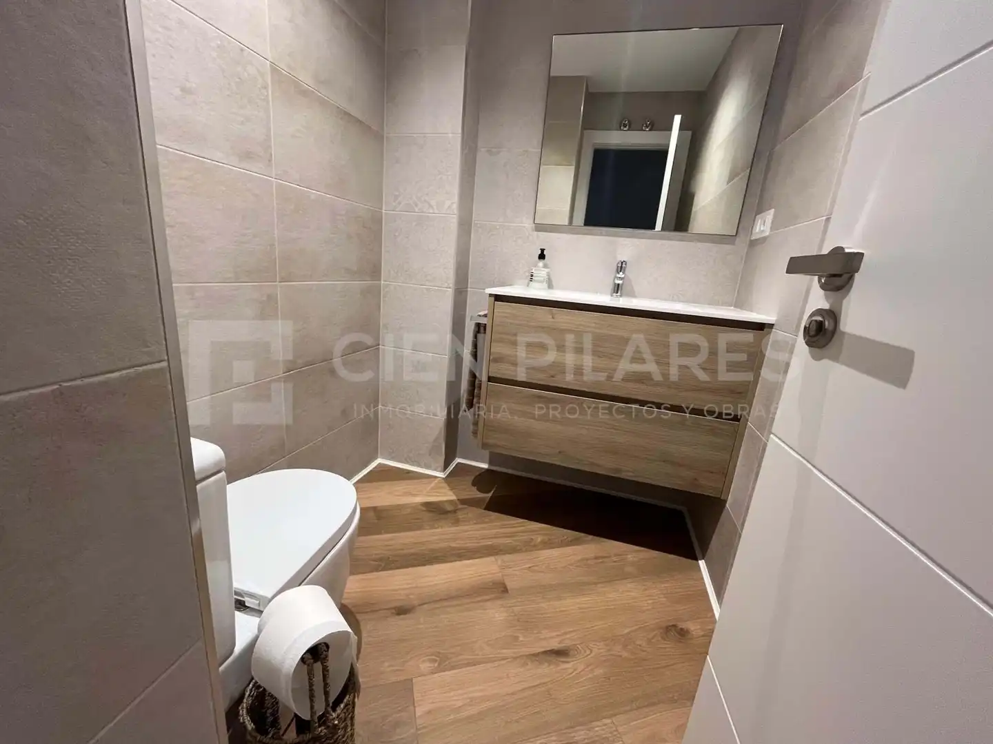 Room in C/ SAN ANTON, Gran Via
