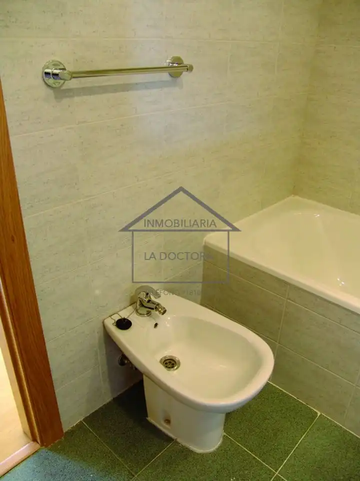 Baño de Piso de alquiler en Navalcarnero con Aire acondicionado, Calefacción y Trastero