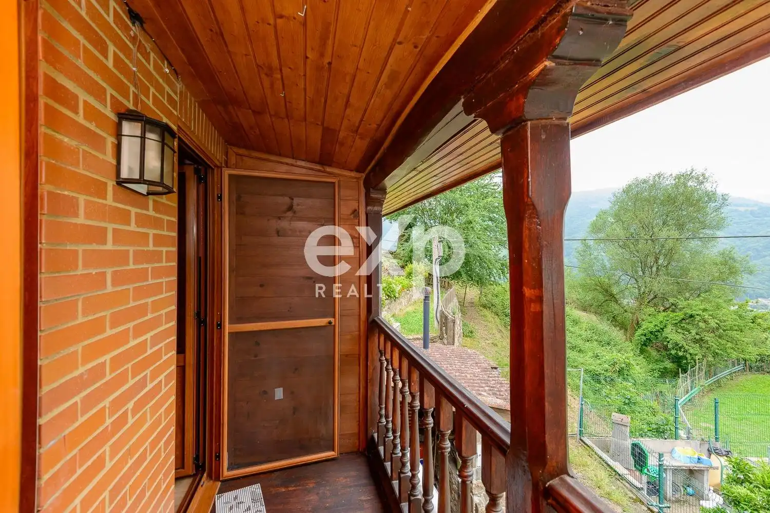 Terrassa de Casa o xalet en venda en Lena amb Calefacció, Jardí privat i Terrassa
