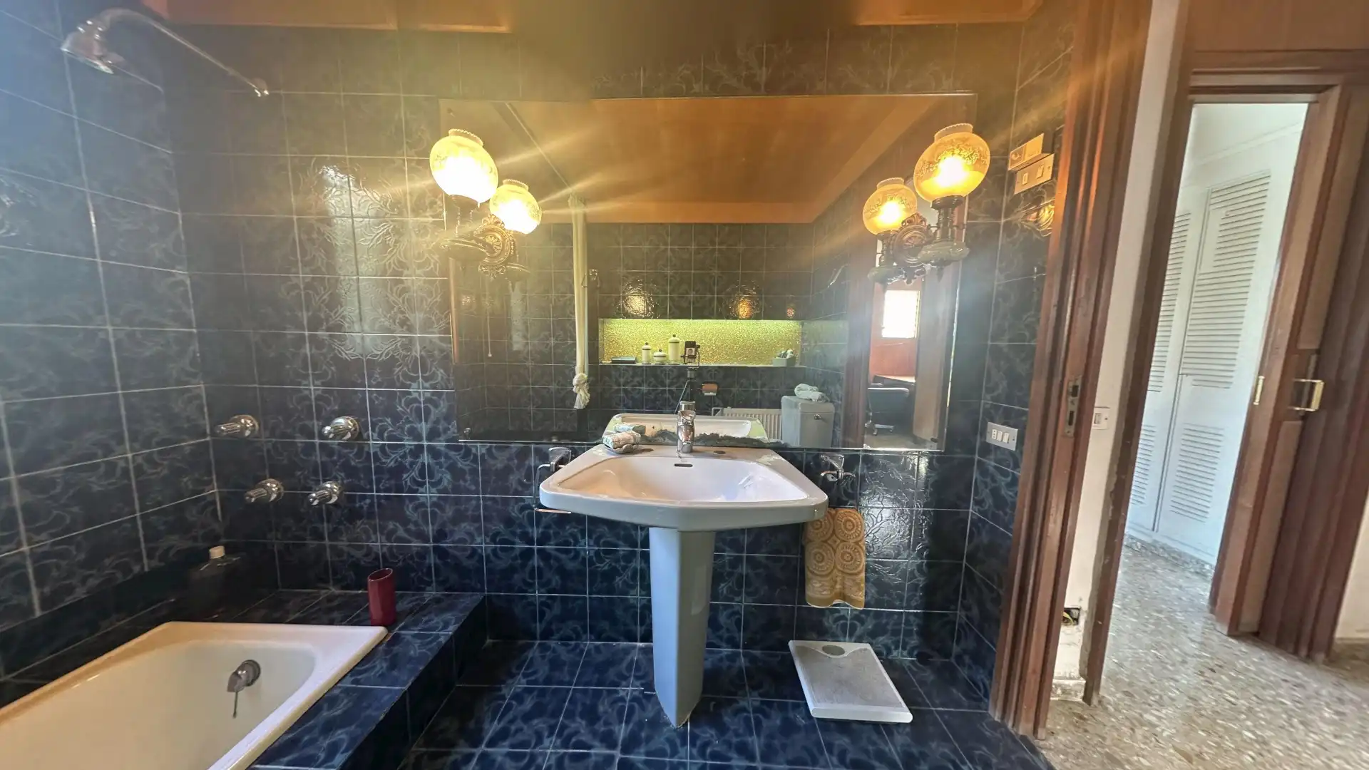 Bany de Casa o xalet en venda en Alicante / Alacant amb Jardí privat, Terrassa i Piscina