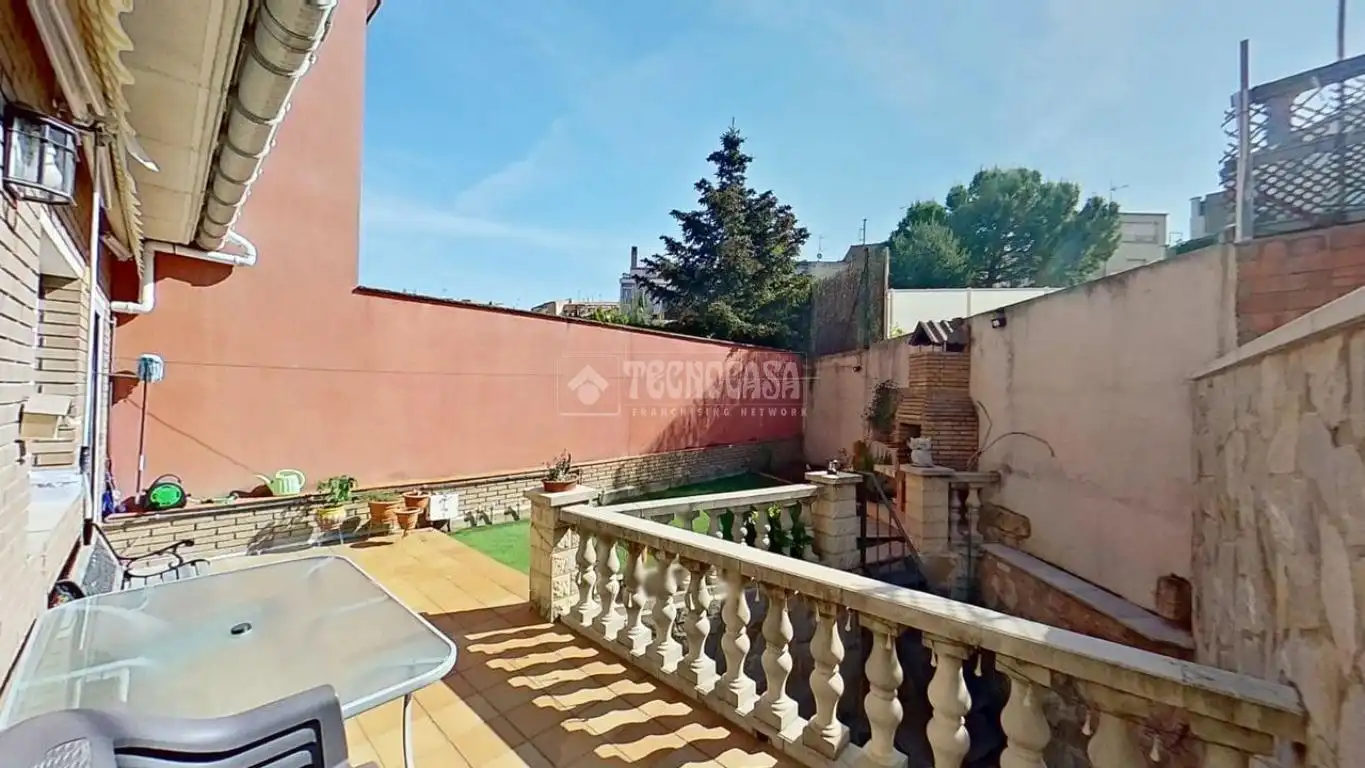 Terraza de Casa adosada en venta en Manresa