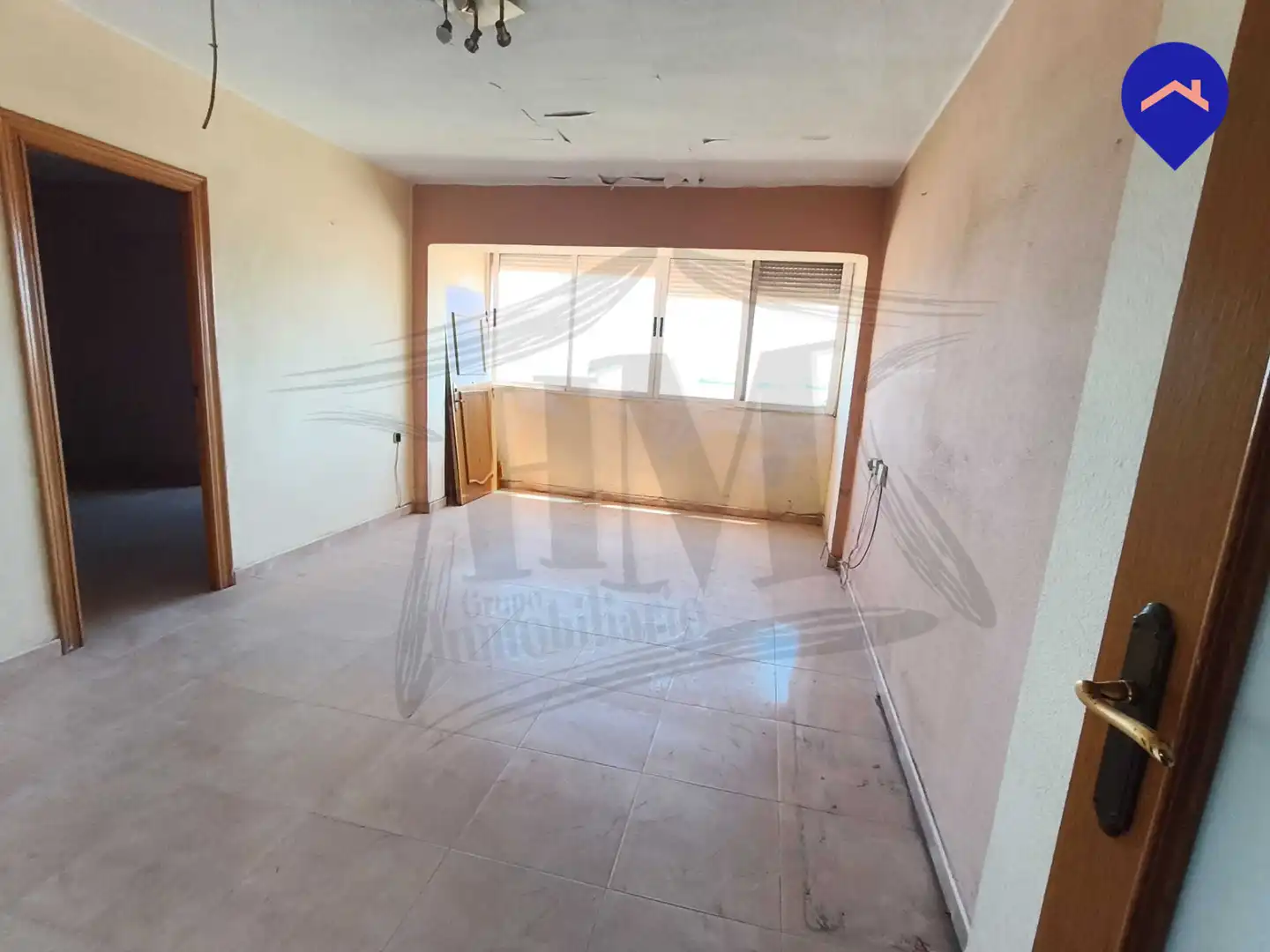 Piso en venta en Valencia con Calefacción, Terraza y Alarma