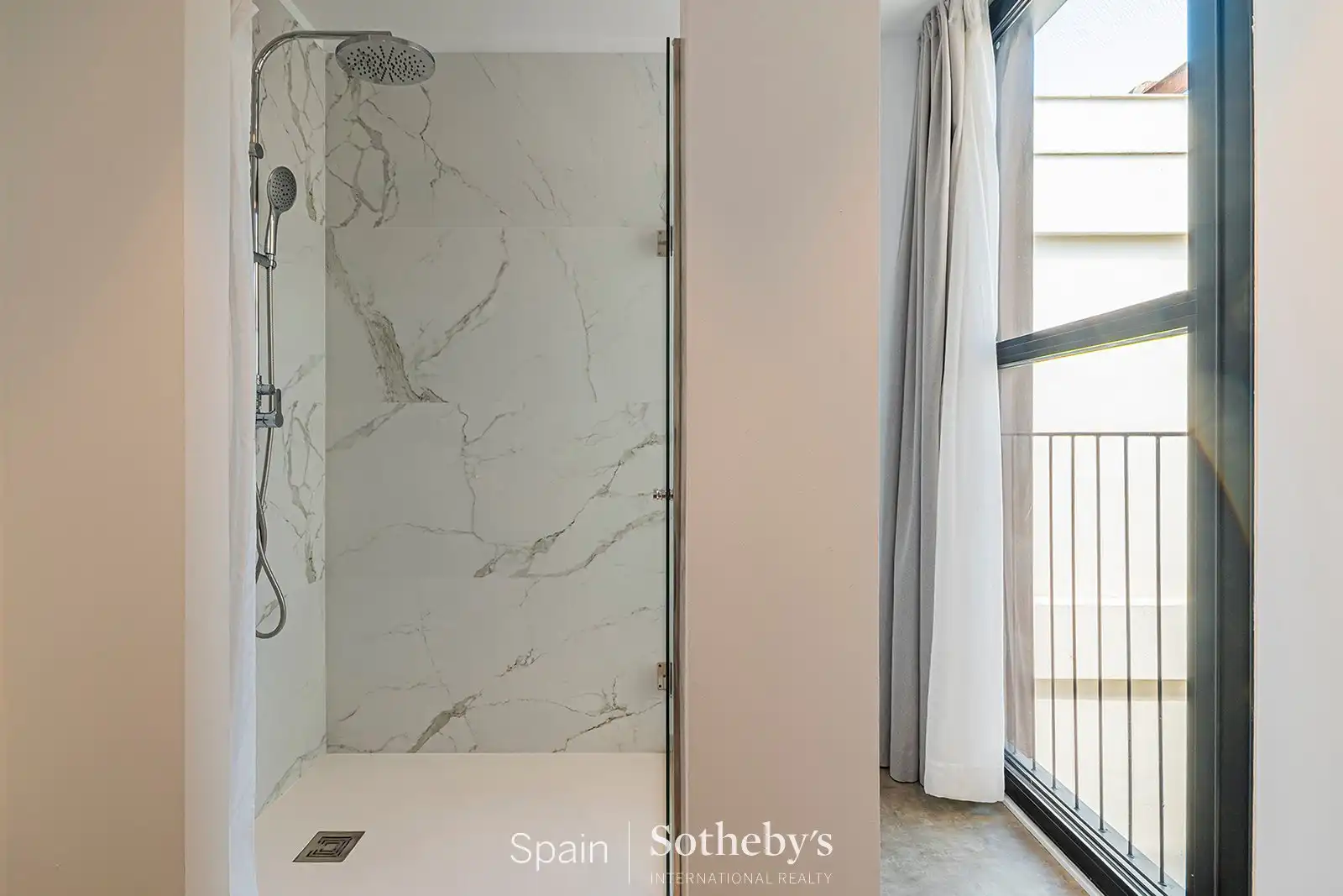 Bany de Àtic en venda en Barcelona amb Aire condicionat, Calefacció i Terrassa