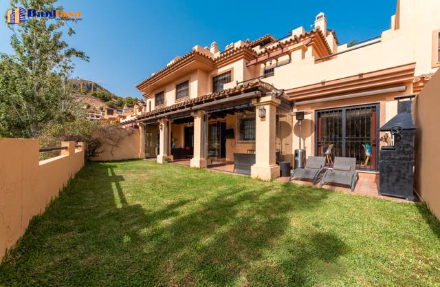 Casa adosada en Venta en Pinares de San Antón