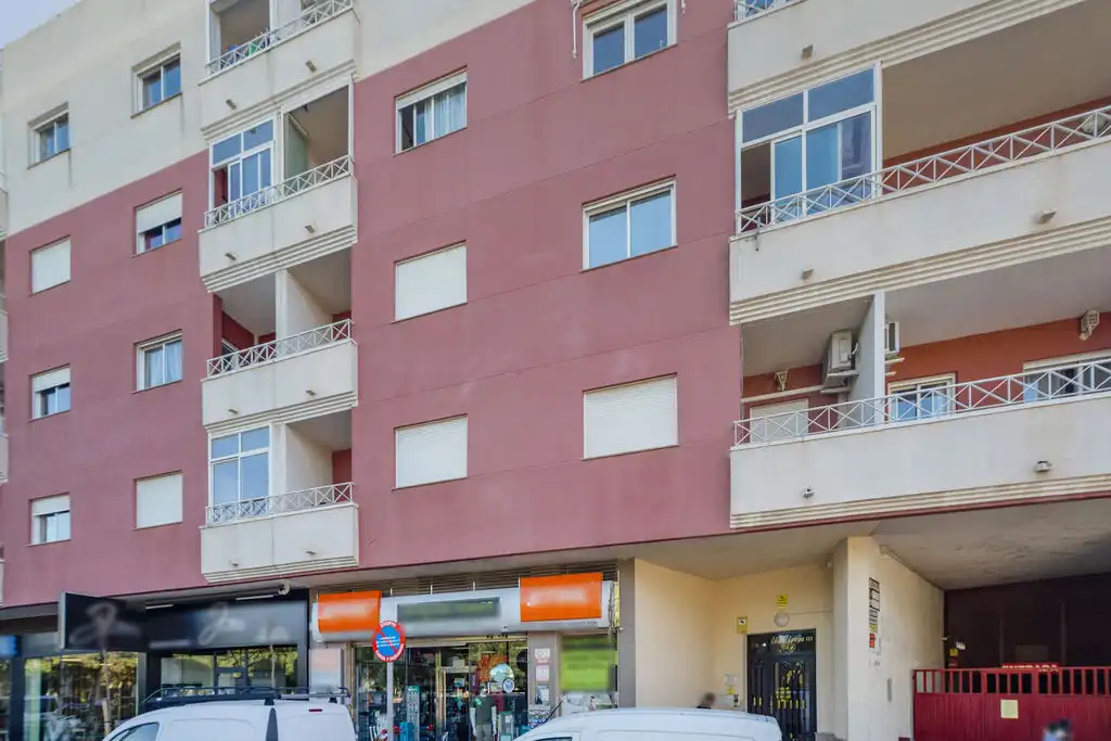 Vista exterior de Piso en venta en Torrevieja con Piscina