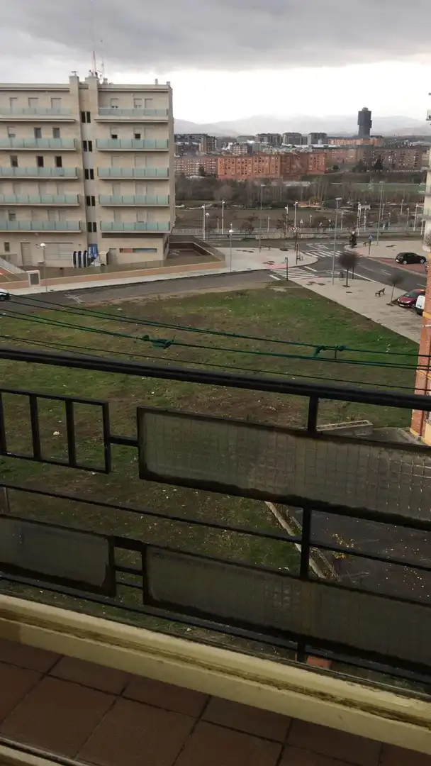 Vista exterior de Pis en venda en Ponferrada amb Calefacció, Terrassa i Traster