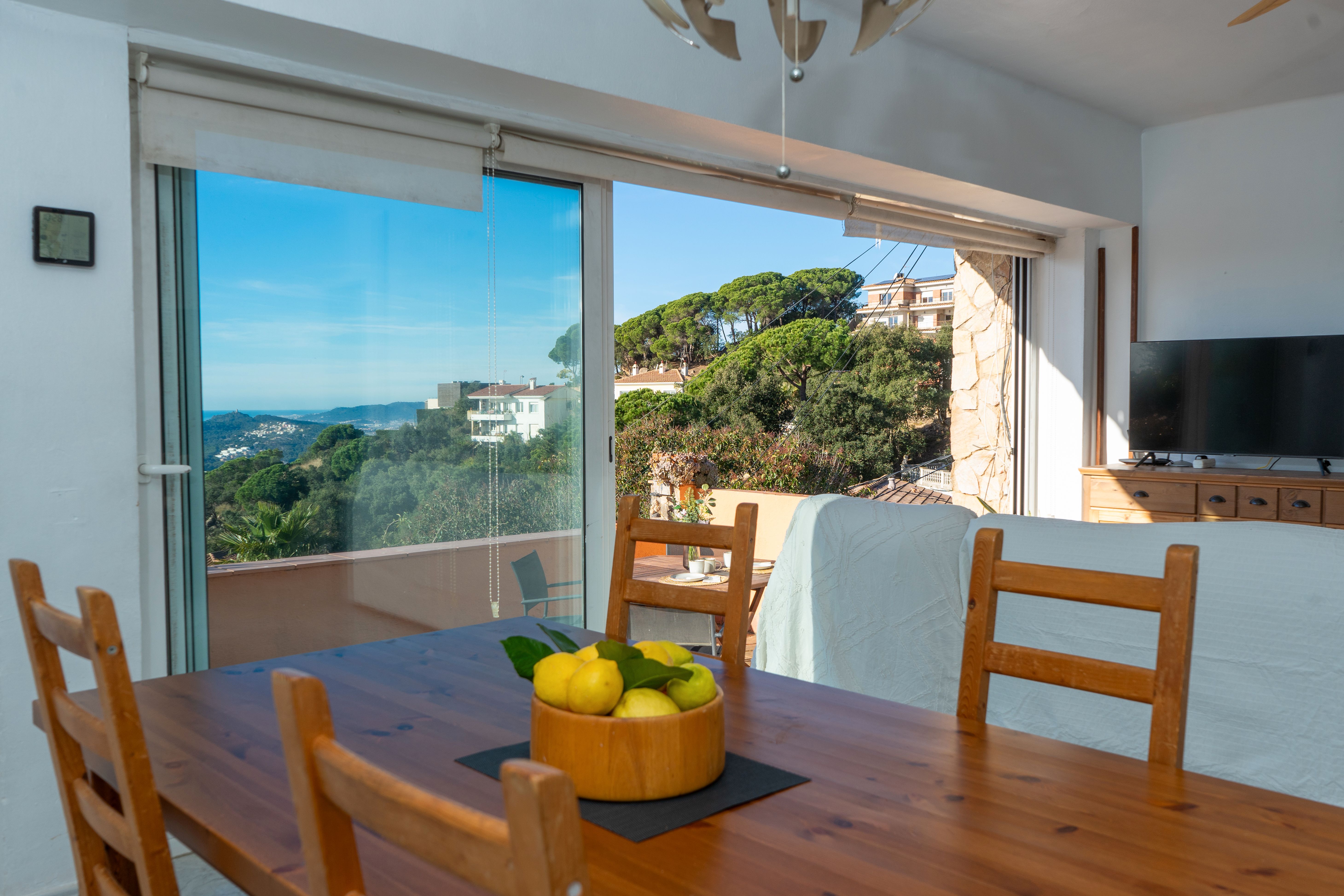 Menjador de Casa adosada en venda en Lloret de Mar amb Jardí privat i Piscina comunitària
