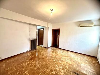 Bedroom of Flat for sale in  Madrid Capital