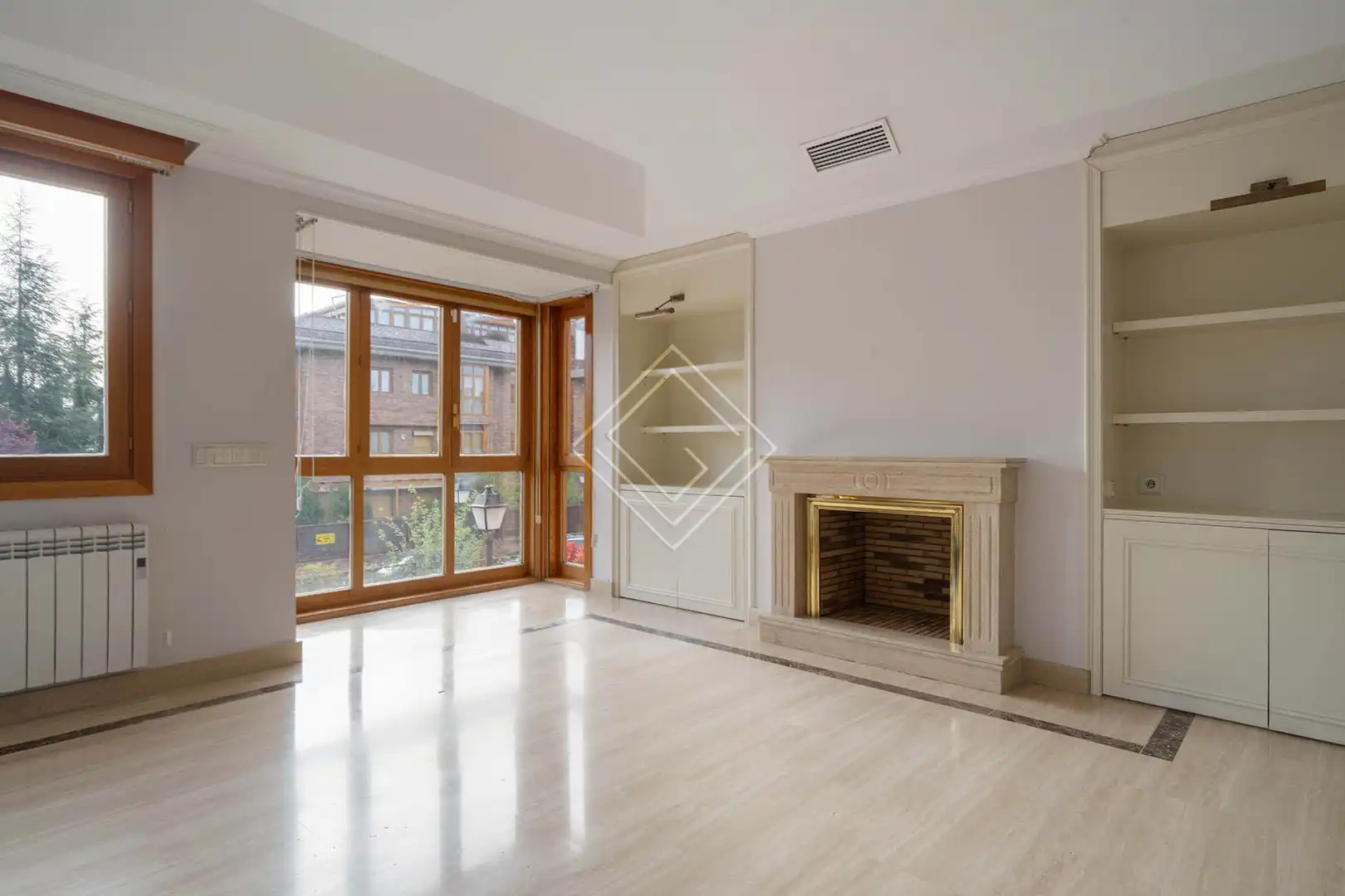 Living room of Flat for rent in  Madrid Capital  with Heating, Storage room and Community pool
