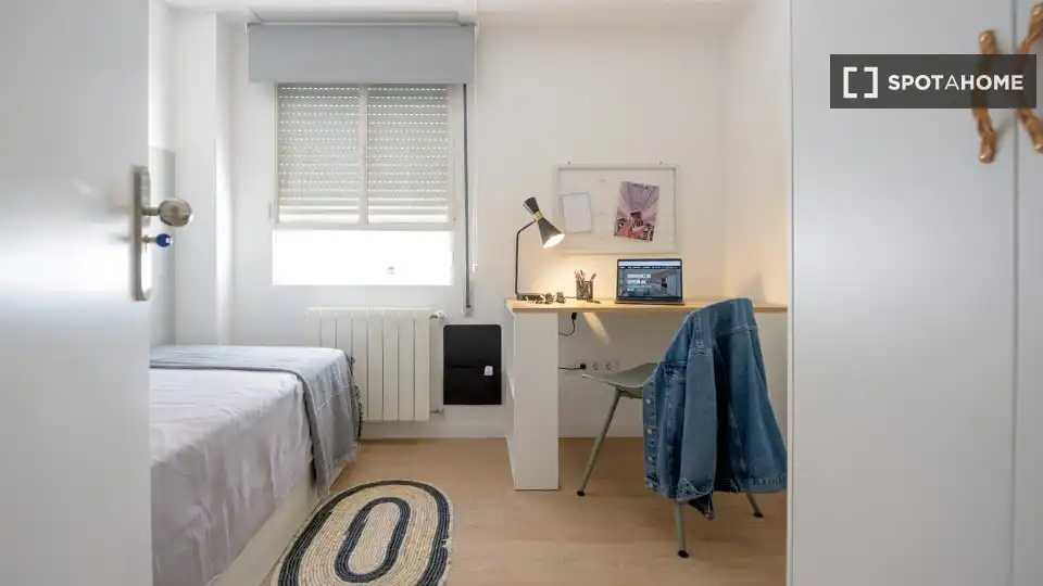 Habitación de Piso para compartir en Valencia con Aire acondicionado, Calefacción y Amueblado