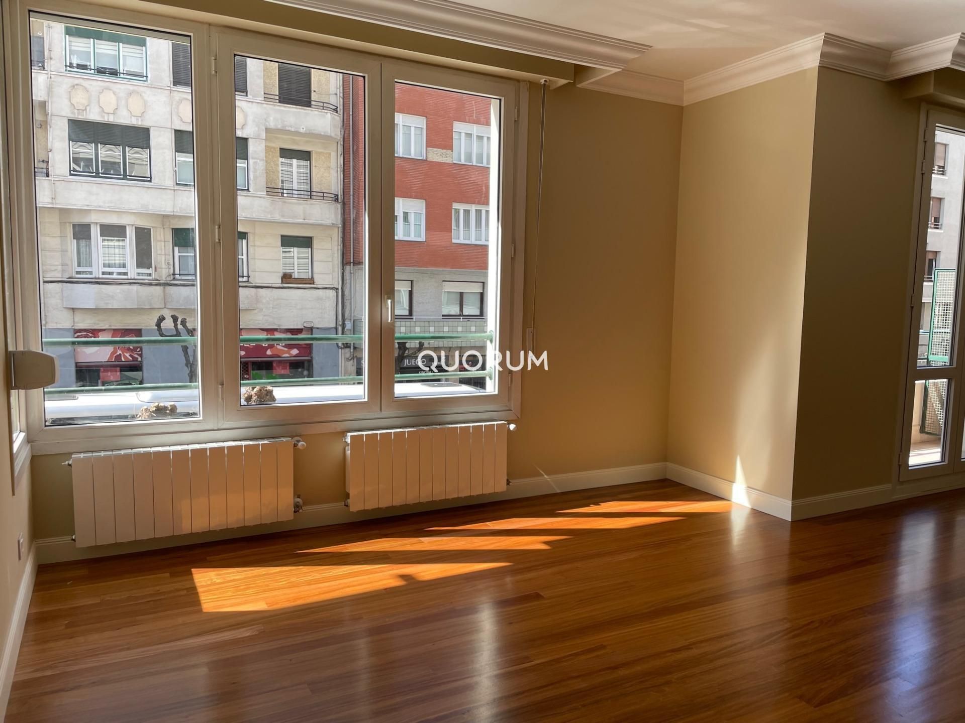 Dormitori de Pis de lloguer en Bilbao  amb Terrassa