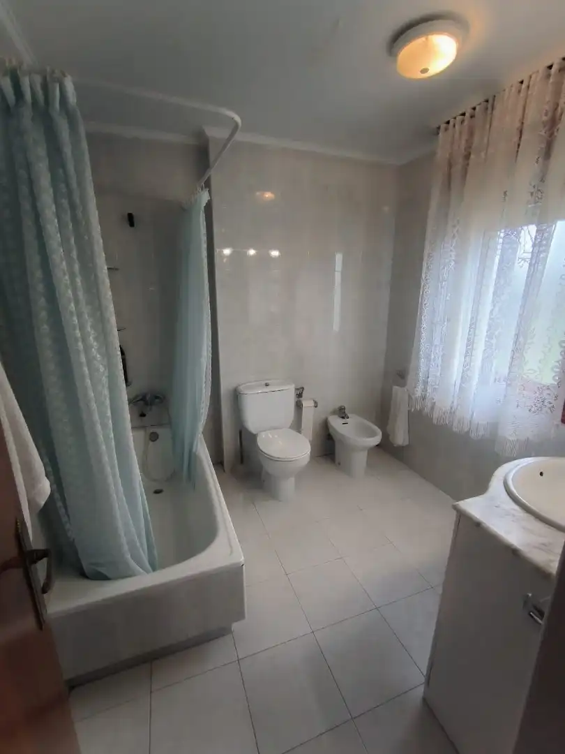 Baño de Casa o chalet en venta en Medina de Pomar con Calefacción, Jardín privado y Terraza
