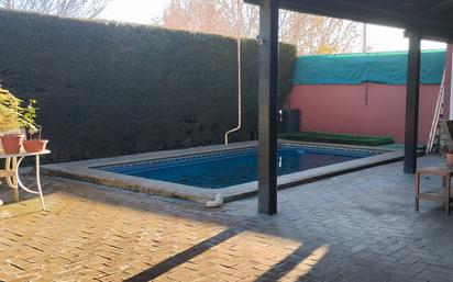 Swimming pool of House or chalet for sale in Dos Hermanas  with Air Conditioner, Heating and Private garden