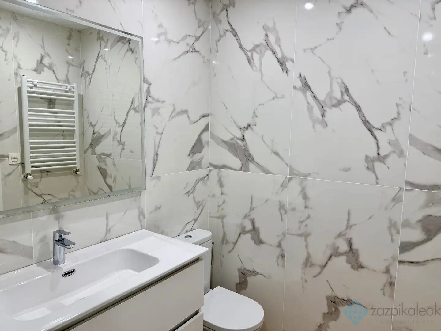 Bathroom of Flat for rent in Bilbao   with Heating and Furnished