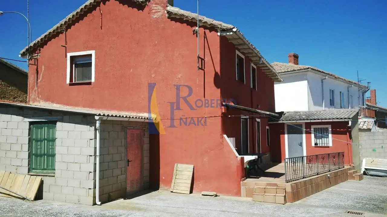 House with garden for sale in Pajares de los Oteros, imagen 3