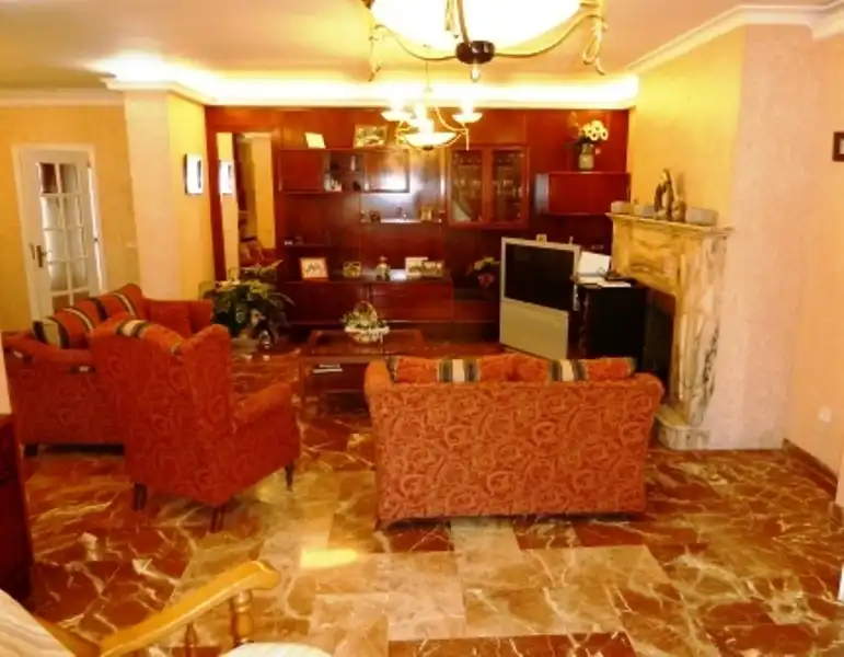 Sala d'estar de Casa o xalet en venda en Alhaurín de la Torre amb Aire condicionat, Calefacció i Jardí privat