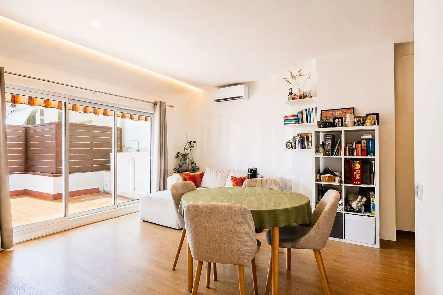 Sala de estar de Ático en venta en Barcelona con Aire acondicionado y Terraza