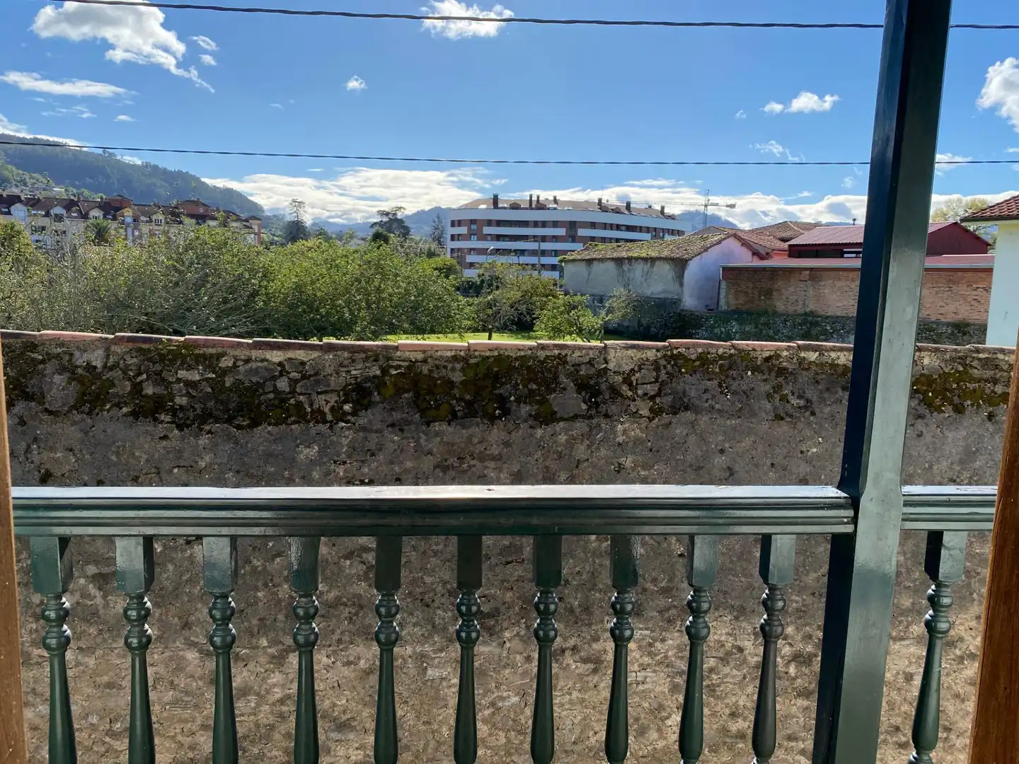 Vista exterior de Casa adosada en venta en Villaviciosa con Trastero y Balcón