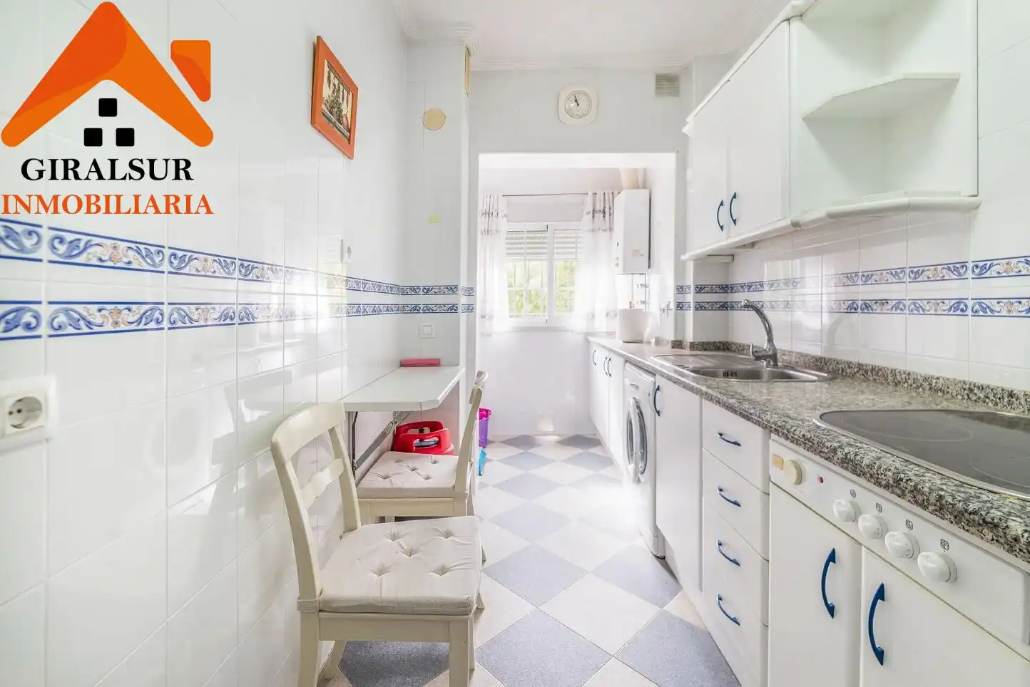 Kitchen of Flat for sale in Sevilla  with Air Conditioner, Storage room and Balcony