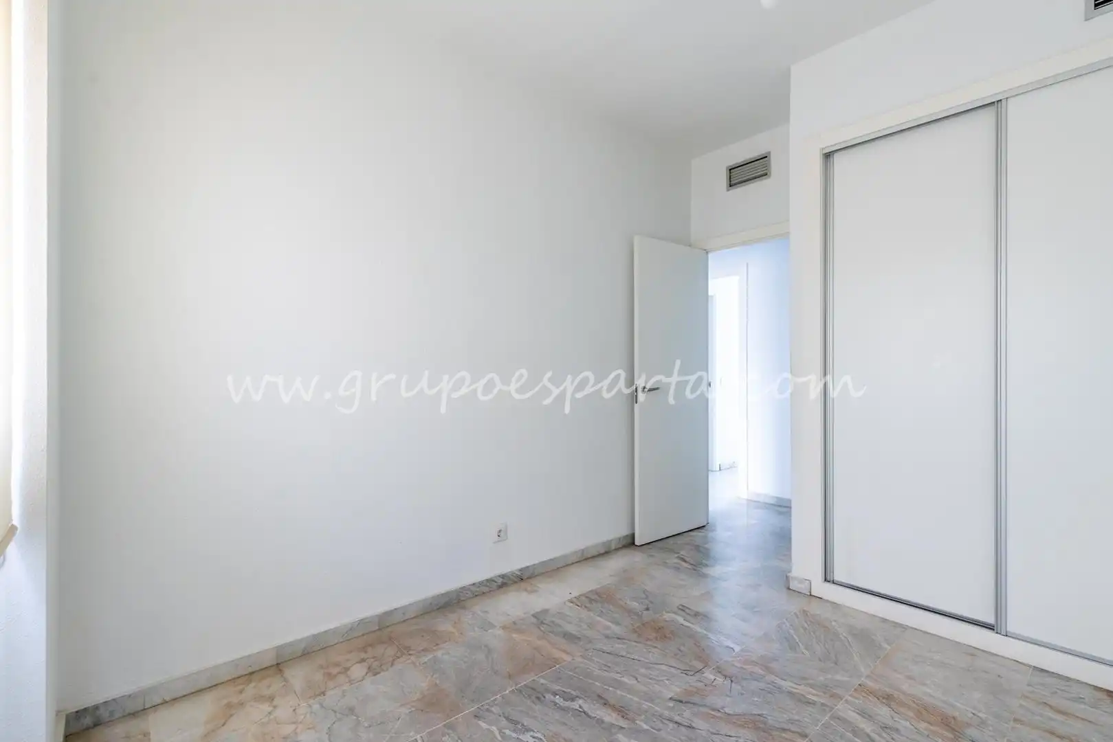 Flat for sale in Sevilla  with Air Conditioner and Balcony