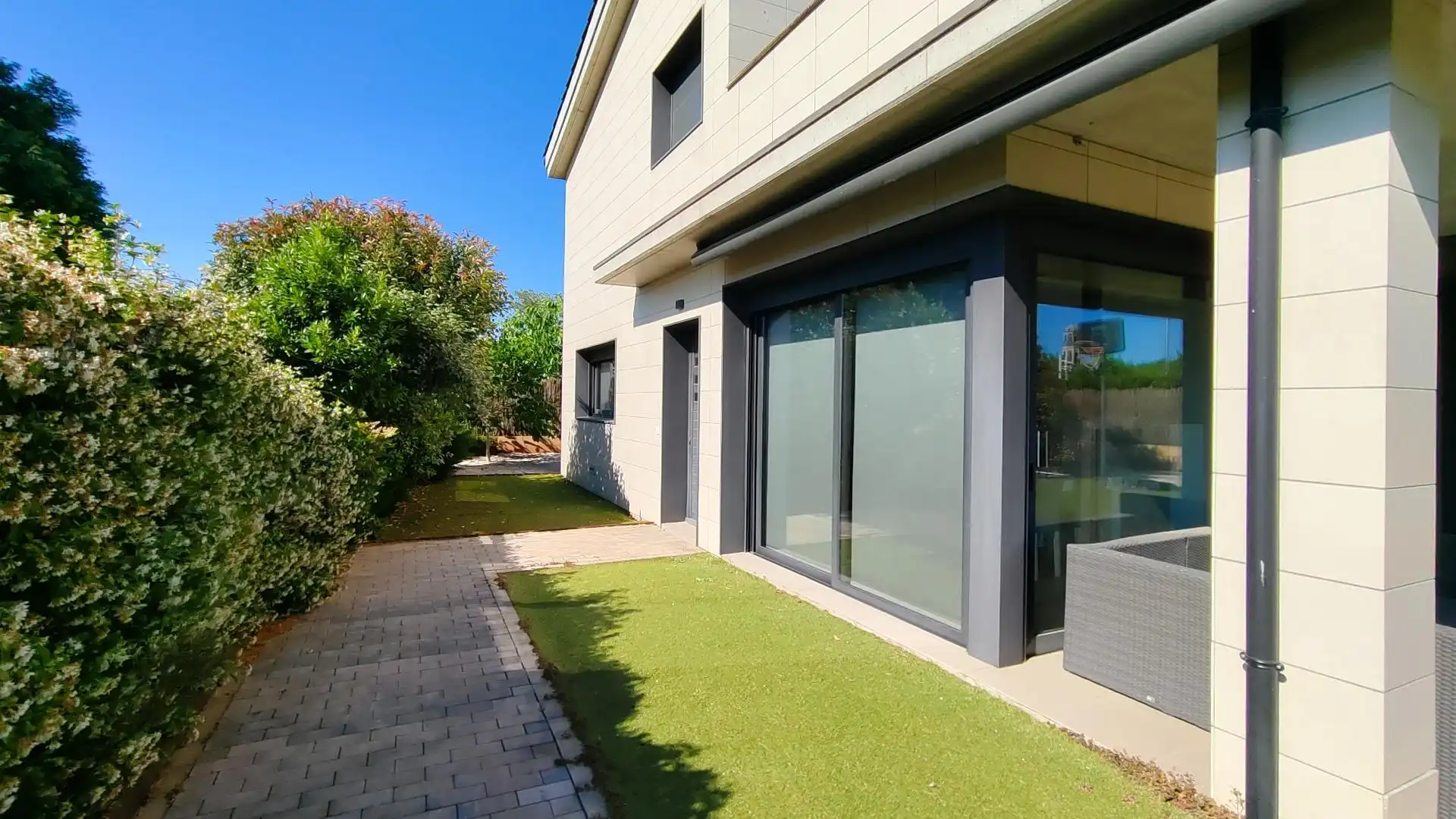 Vista exterior de Casa o xalet en venda en Vilobí d'Onyar amb Calefacció, Jardí privat i Terrassa