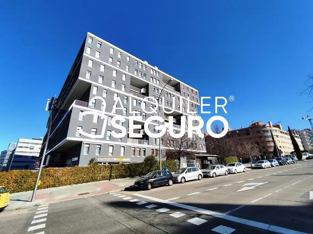 Exterior view of Flat for rent in Madrid  with Heating, Storage room and Furnished