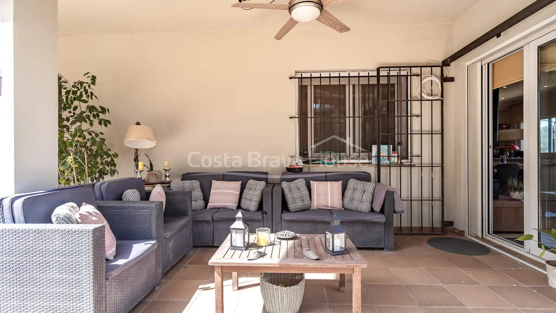 Casa con piscina en venta en Carrer de Joaquim Ruyra, imagen 10