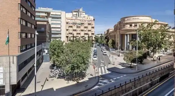 Vista exterior de Pis en venda en Granada amb Calefacció i Moblat
