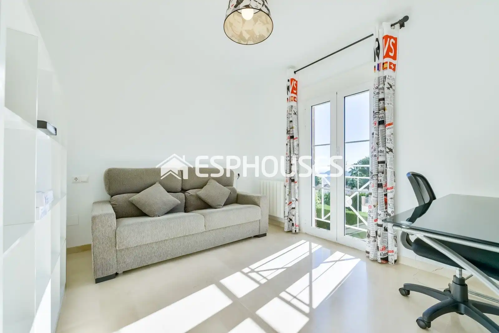 Living room of Houses for sale in Oliva  with Air Conditioner, Heating and Terrace