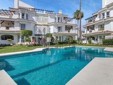 Àtic amb piscina en venda a Nueva Andalucía