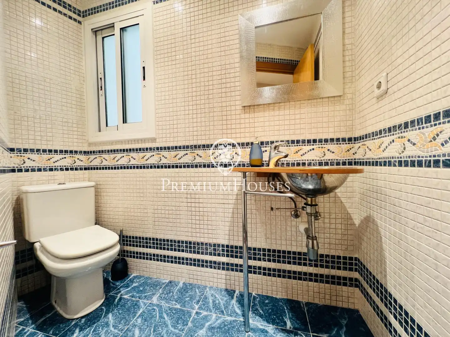 Baño de Oficina de alquiler en Castelldefels con Aire acondicionado, Calefacción y Trastero