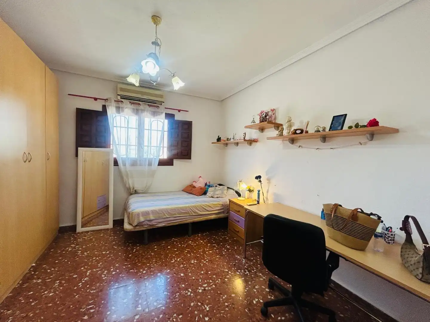 Dormitori de Casa o xalet en venda en Alicante / Alacant amb Aire condicionat, Calefacció i Jardí privat