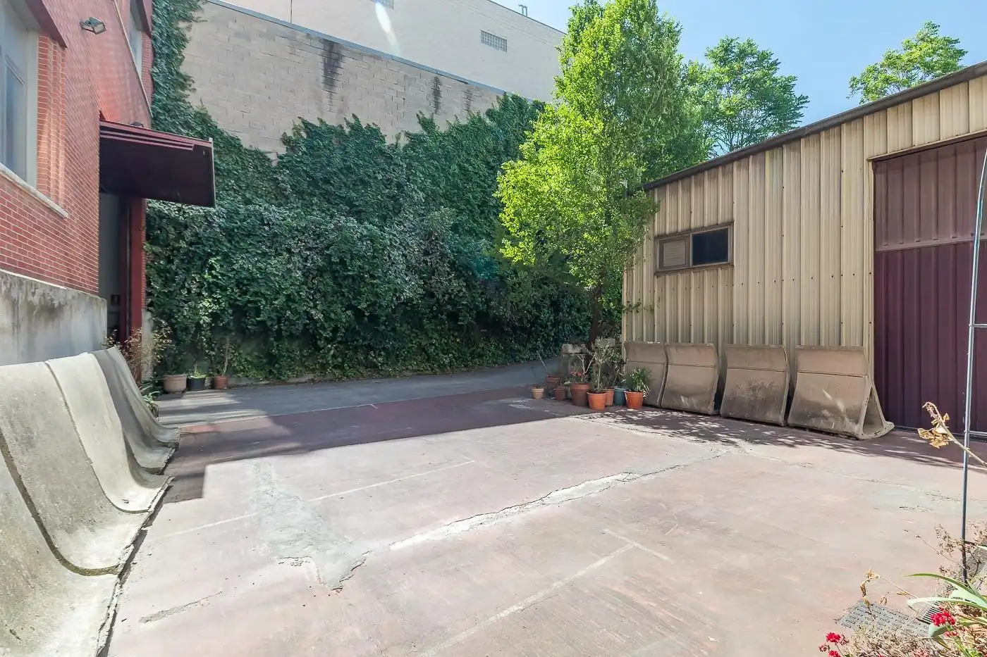 Parking of Industrial buildings for rent in Madrid