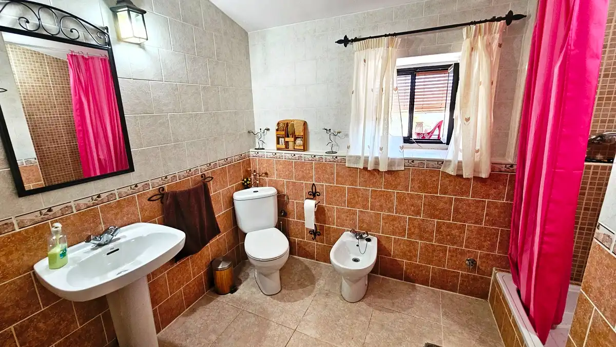 Bany de Casa o xalet en venda en Almonaster la Real amb Jardí privat, Terrassa i Traster