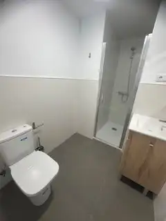 Bany de Apartament de lloguer en León Capital  amb Calefacció, Parquet i Terrassa