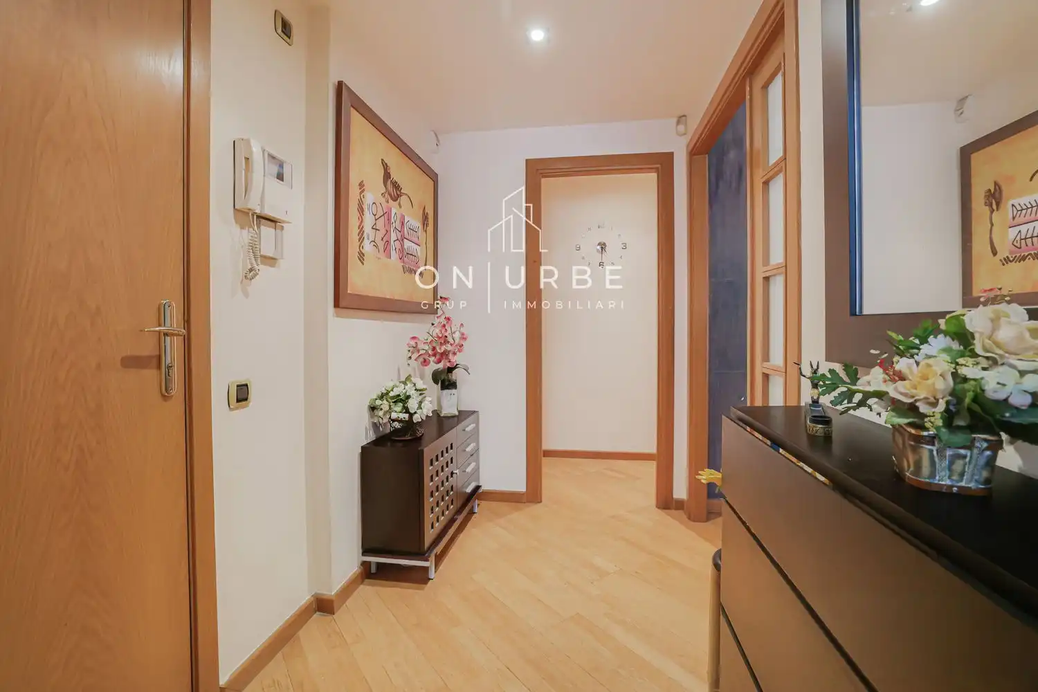 Wohnung zum Verkauf in Barcelona mit Klimaanlage, Terrasse und Abstellraum