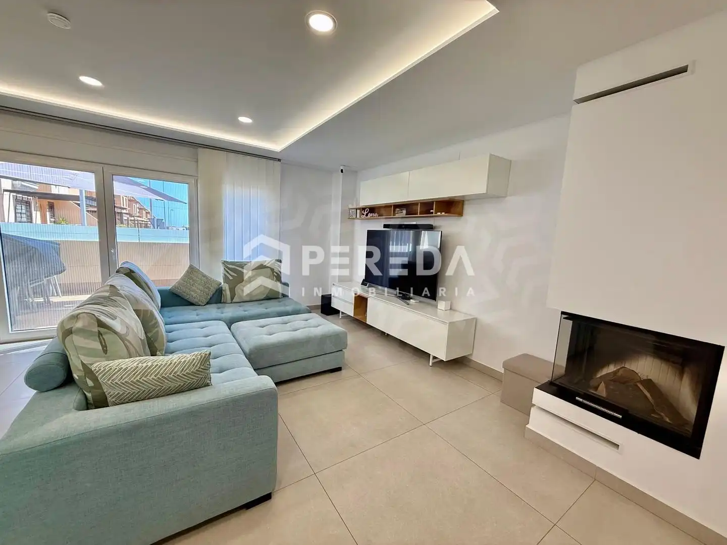 Living room of Houses for sale in Roquetas de Mar  with Air Conditioner, Private garden and Terrace
