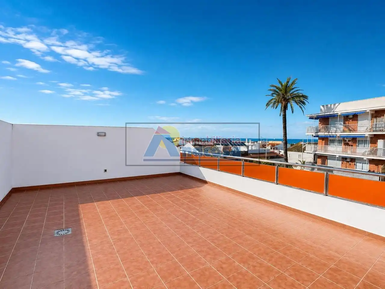 Terrasse von Dachboden zum Verkauf in Oliva mit Klimaanlage, Terrasse und Möbliert