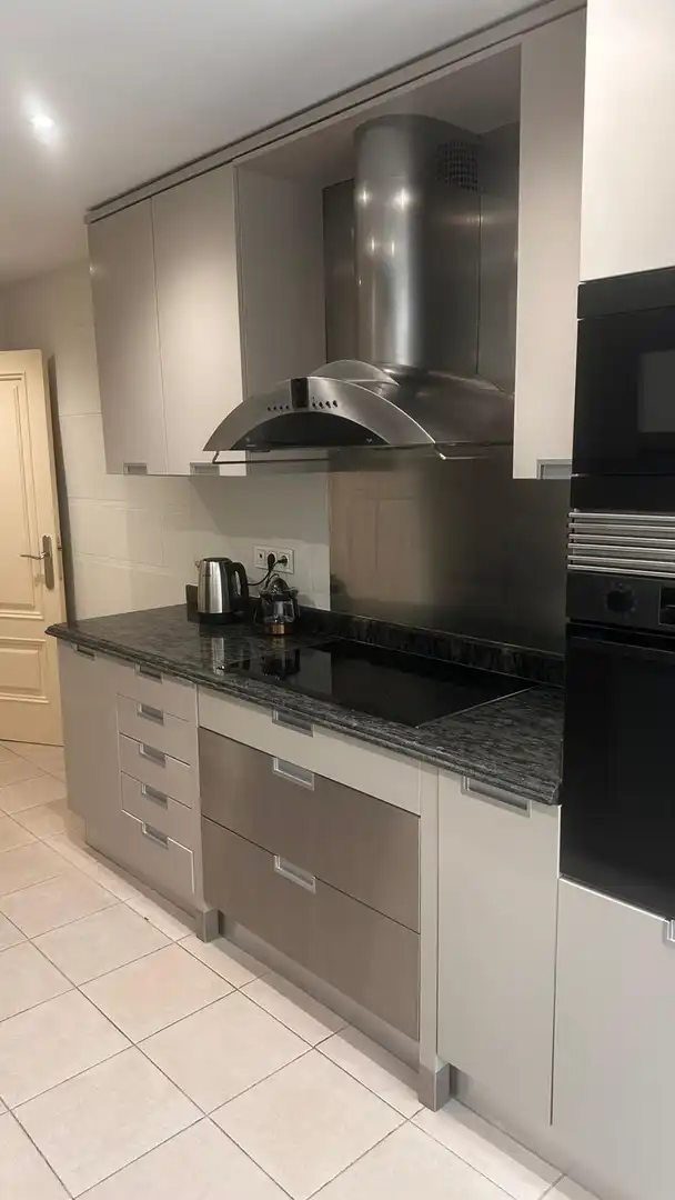 Cuina de Apartament de lloguer en Marbella amb Aire condicionat, Terrassa i Traster
