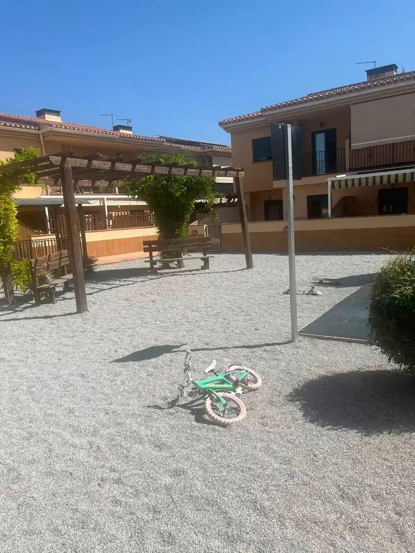Parking de Casa adosada en venta en Alhendín con Terraza, Trastero y Balcón