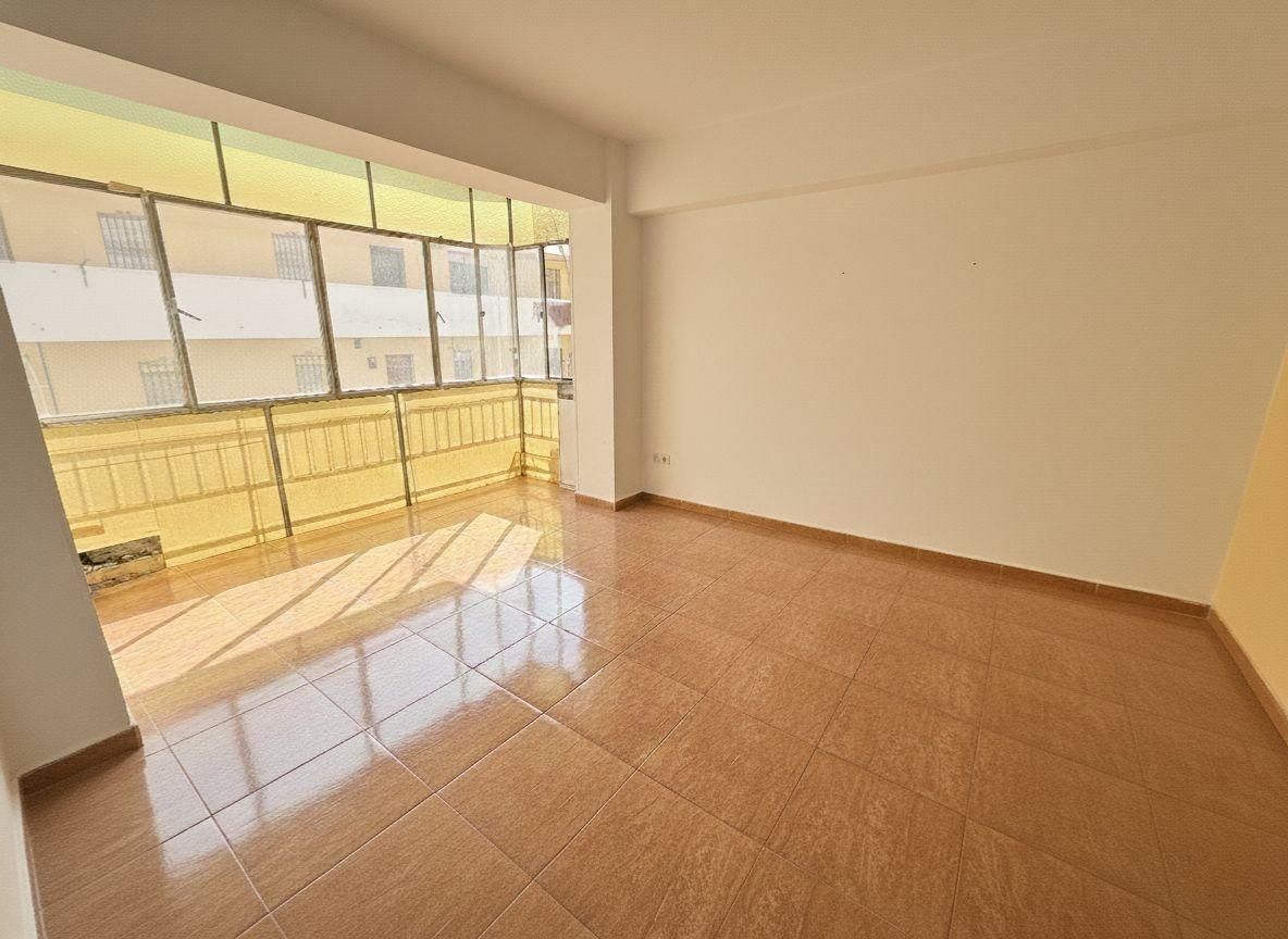 Pis en venda en  Almería Capital amb Balcó i Alarma