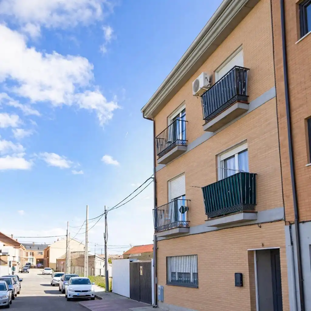 Vista exterior de Dúplex en venta en El Viso de San Juan