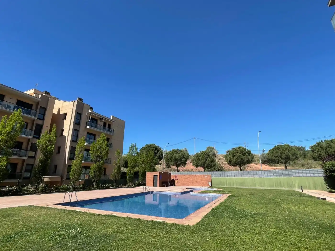 Piscina de Pis de lloguer en Manresa amb Aire condicionat, Calefacció i Parquet