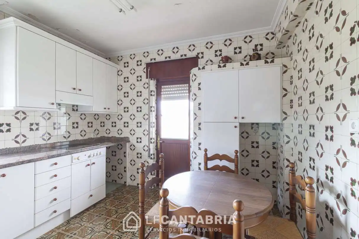 Kitchen of Houses for sale in Santander  with Heating, Private garden and Balcony