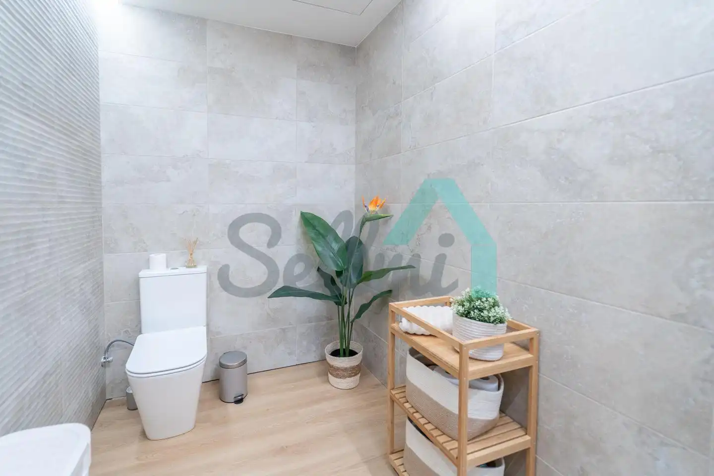 Bathroom of Office for rent in Ribera de Arriba  with Air Conditioner and Furnished